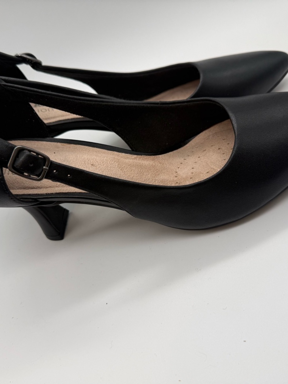 Clarks Kataleyna Rae Black Leather Pointed Toe Pumps - Size 8.5 - Picture 6 of 9